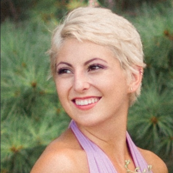 Meet your Posher, Stephanie - Picture 1 of 1